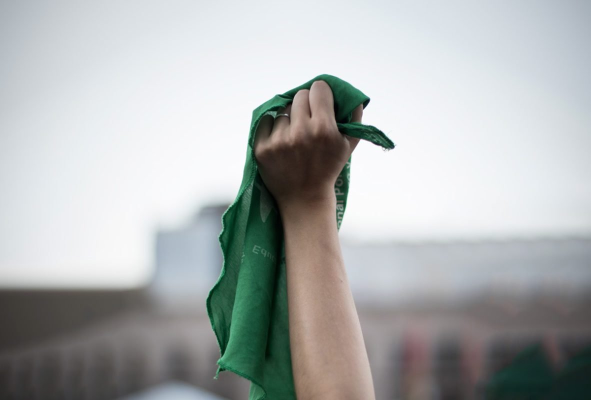 Regresión en las leyes de AL y El Caribe respecto al aborto, señala estudio comparativo en 14 países