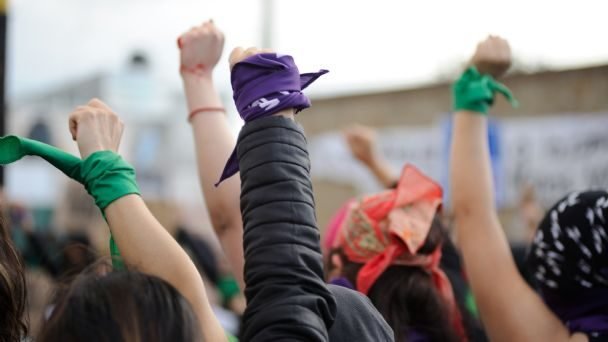 Más mujeres al poder, pero sigue la violencia y la confrontación: feminismo vs AMLO