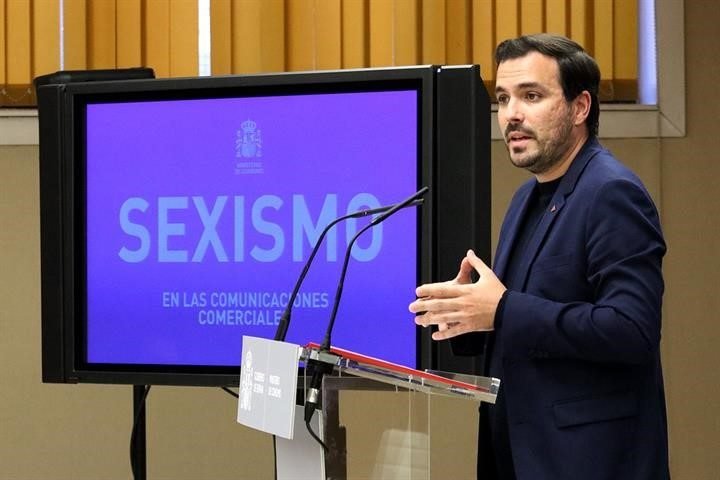 Alberto Garzón abordará con anunciantes, industria y sociedad civil el sexismo en la publicidad