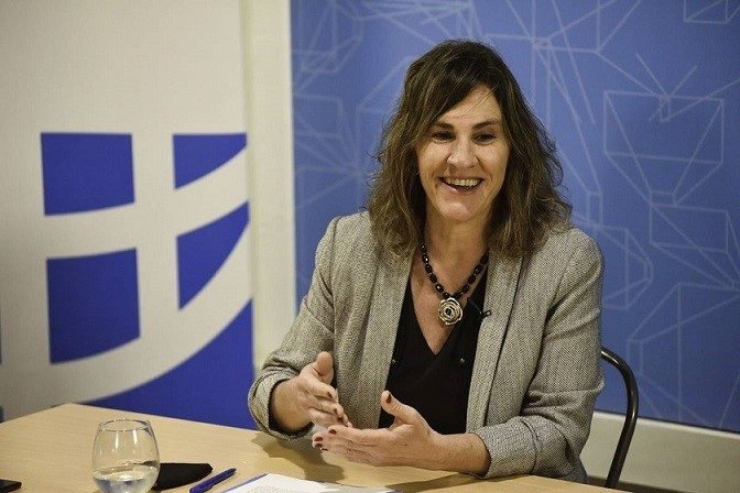 #NoSinMujeres discusiones y paneles con mesas de debate y participación equitativas